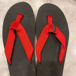 Men’s Scott Hawaii sandals size 12